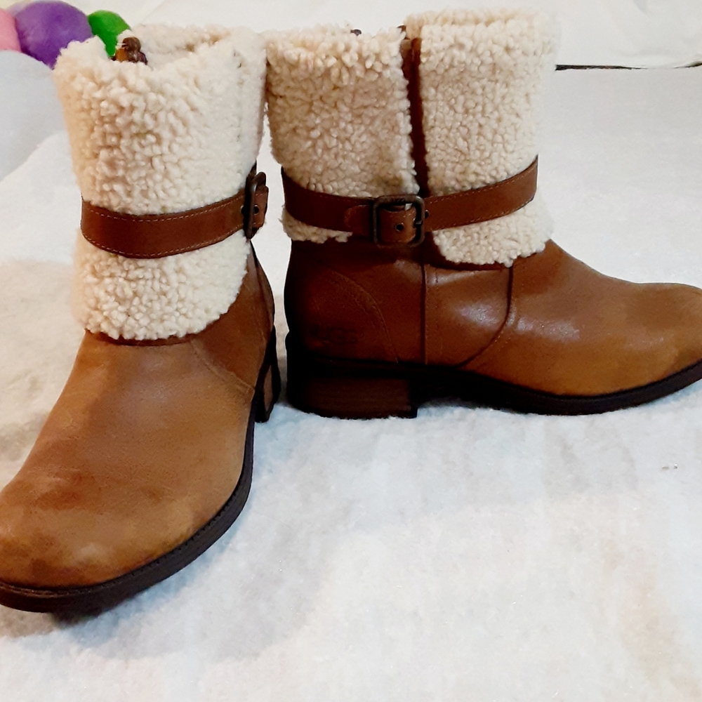 NWOT women's UGG boots